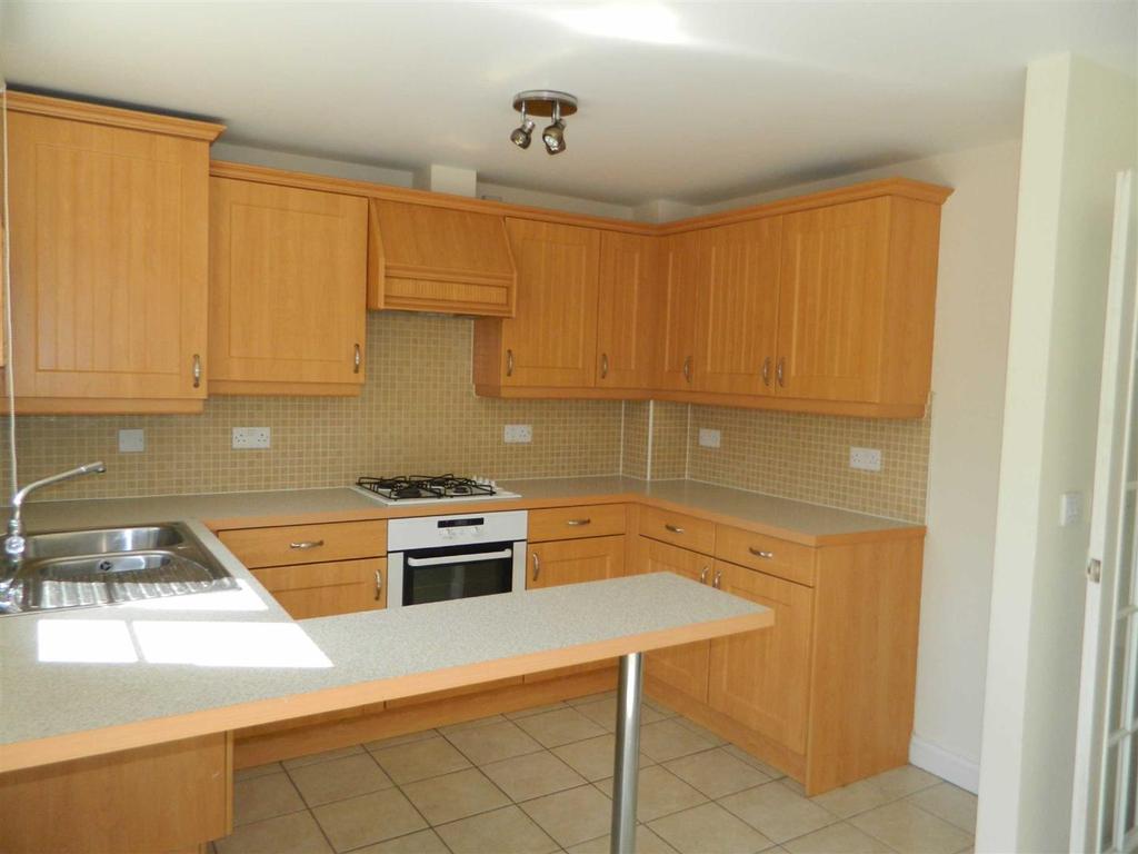 Southam Fields 3 bed terraced house £1,100 pcm (£254 pw)