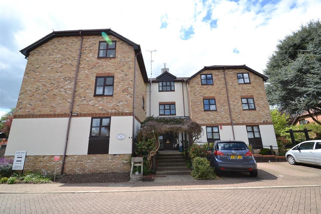 Slade Court, Watling Street, Radlett 2 bed apartment £400,000