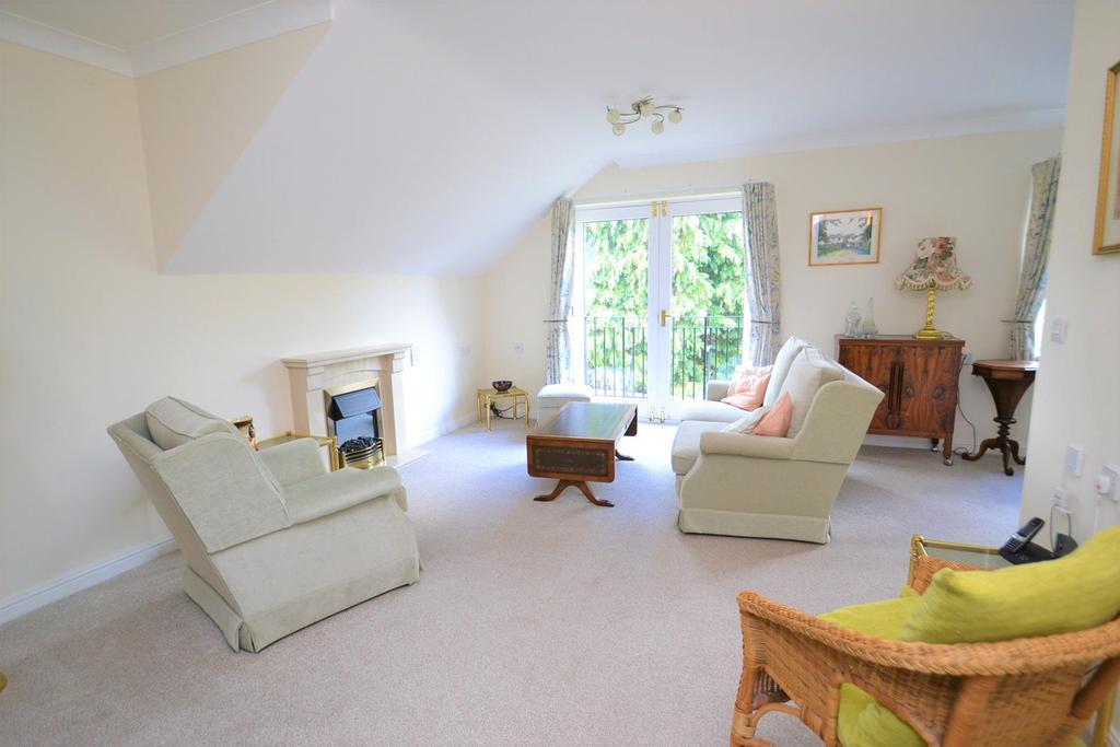 Slade Court, Watling Street, Radlett 2 bed apartment £400,000
