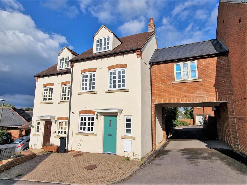 Freemans Orchard, Newent 3 bed terraced house for sale £259,950