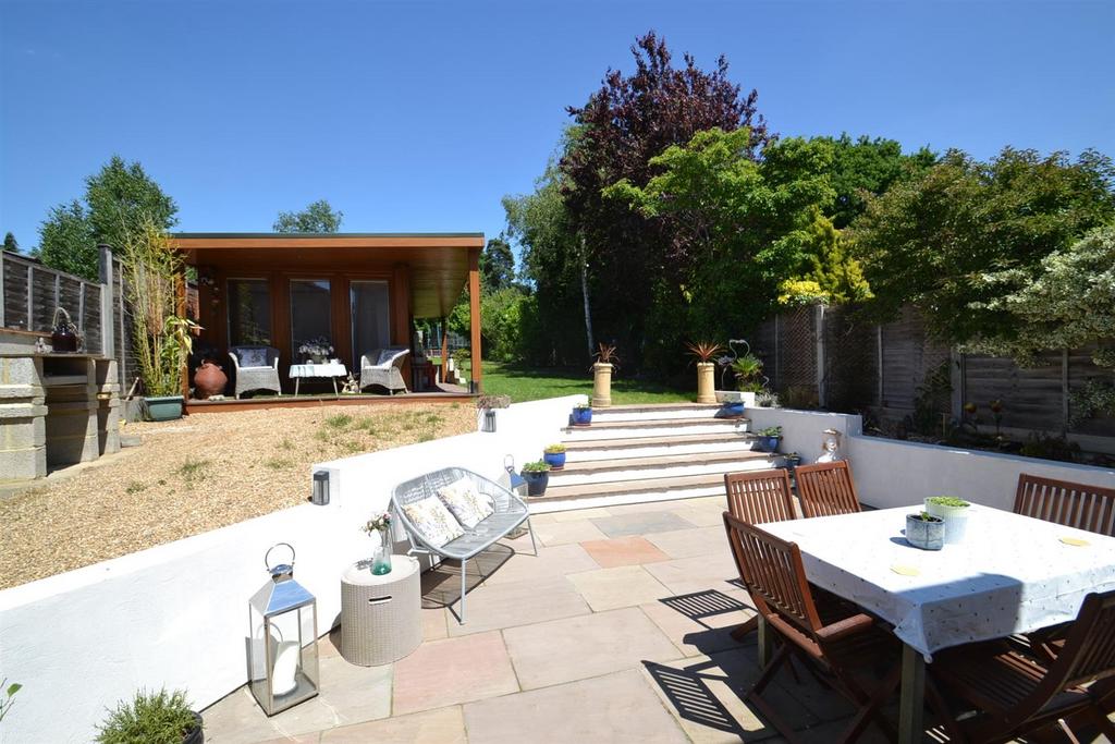 Willow Way, Radlett 4 bed semidetached house £995,000