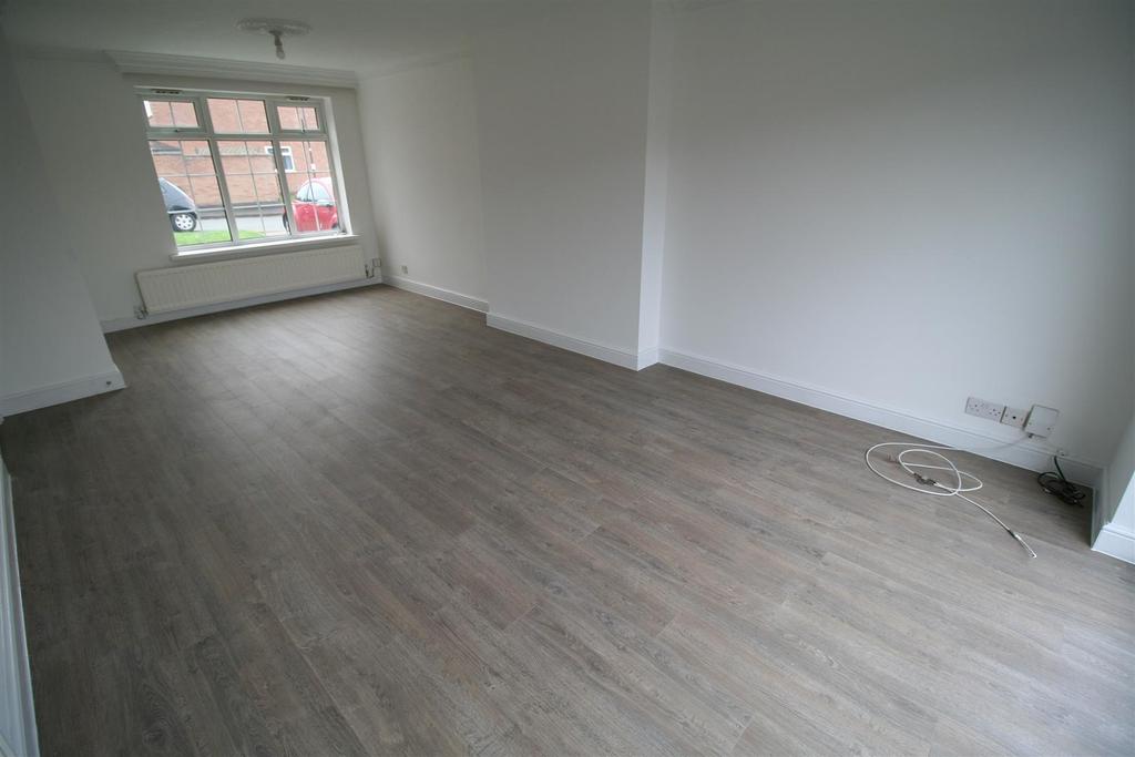 Moorcroft Close, Nuneaton 3 bed detached house £1,095 pcm (£253 pw)