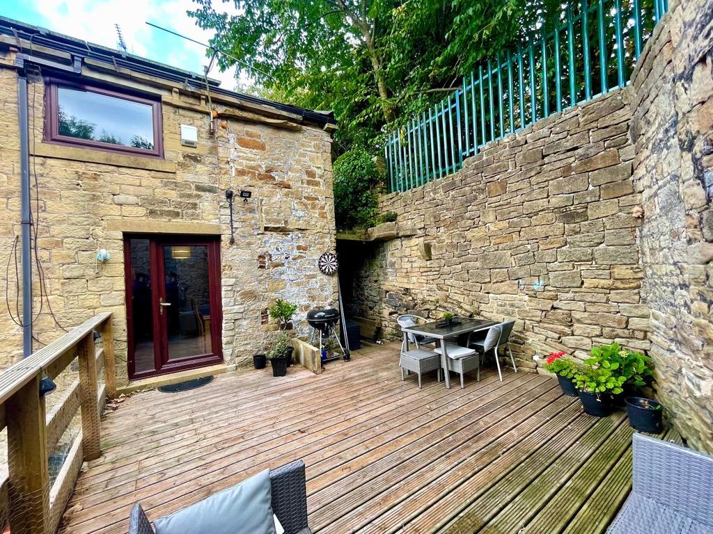 Raised balcony / decked area