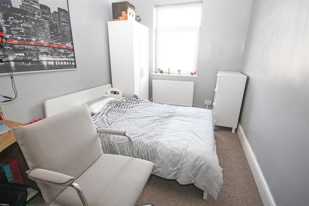 Bed2.jpg
