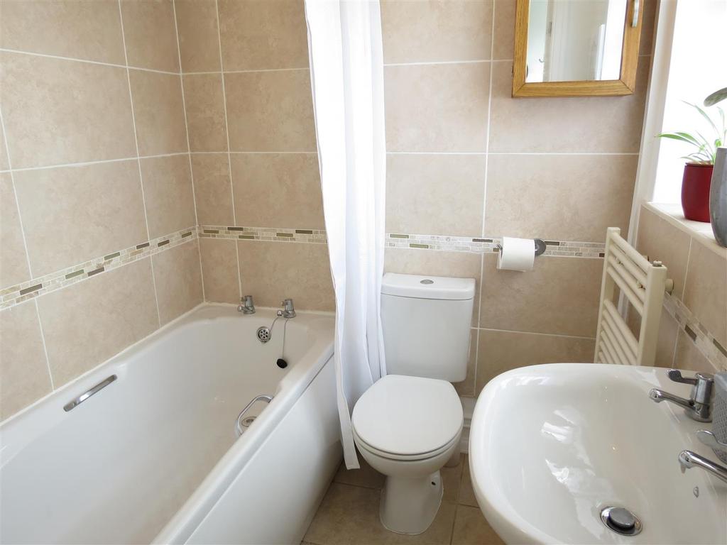 94 The Paddocks - Bathroom.JPG