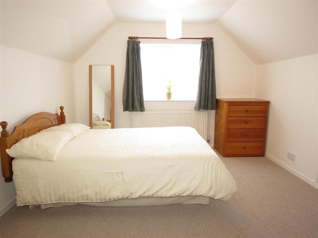 94 The Paddocks - Bed 1 shot 1.JPG