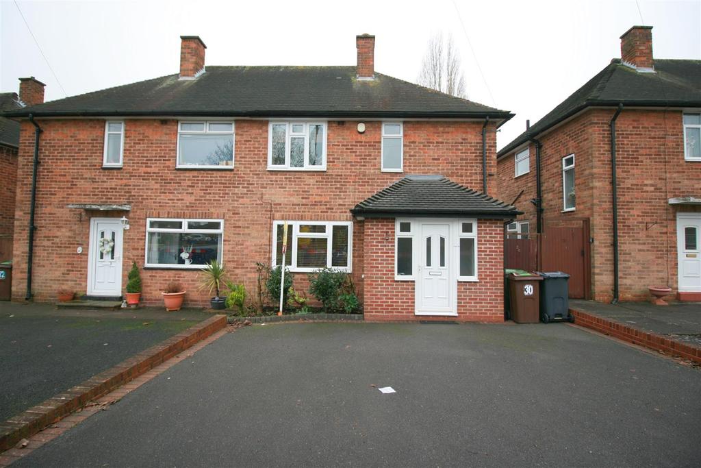 Lawnswood Avenue, Shirley, Solihull 3 bed house £1,100 pcm (£254 pw)