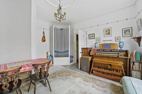 9 Hereford Road, London, E11 2EA