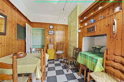 9 Hereford Road, London, E11 2EA