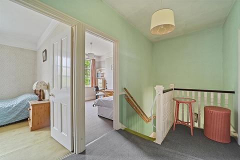 9 Hereford Road, London, E11 2EA