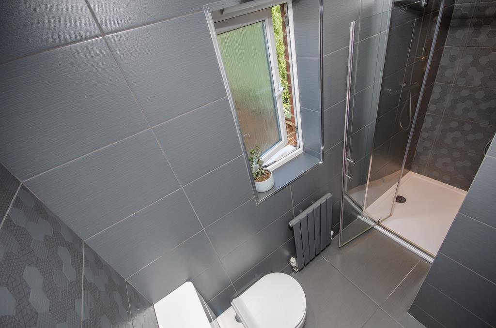 SHOWER ROOM 1.jpg