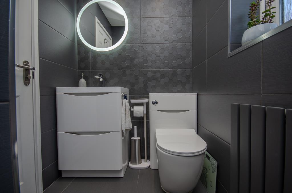 SHOWER ROOM PIC 2.jpg