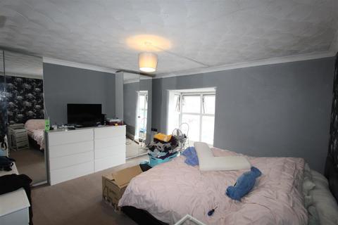 2 bedroom maisonette to rent - Top Flat, 169 London RoadSittingbourneKent