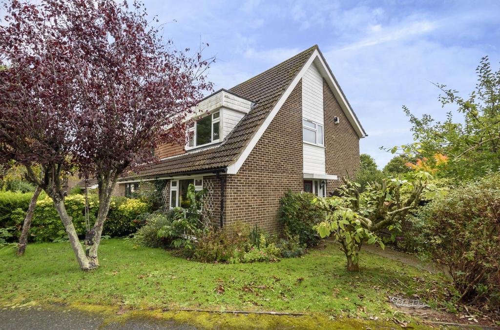 Penshurst Way, Boyatt Wood, Eastleigh 3 bed semidetached house £350,000