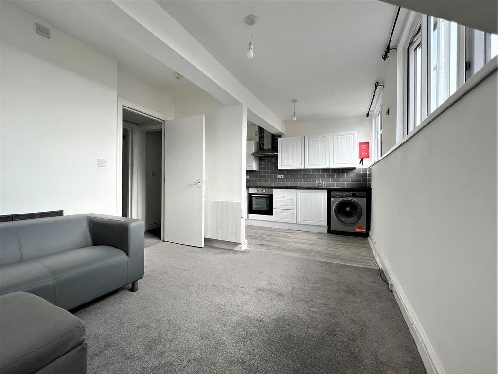 Trafalgar Square, Scarborough 1 bed flat £60,000