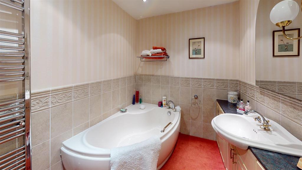 Horseshoe-Barn-Bathroom.jpg