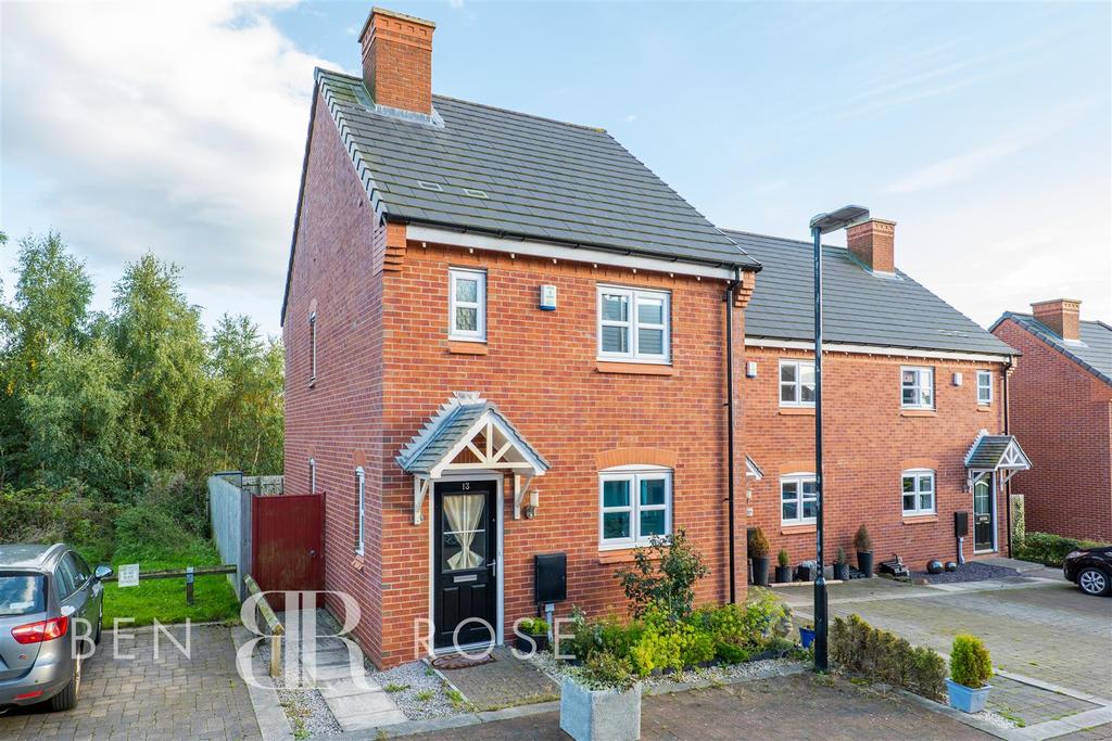 Pilgrim Drive, Chorley 3 bed detached house £214,995