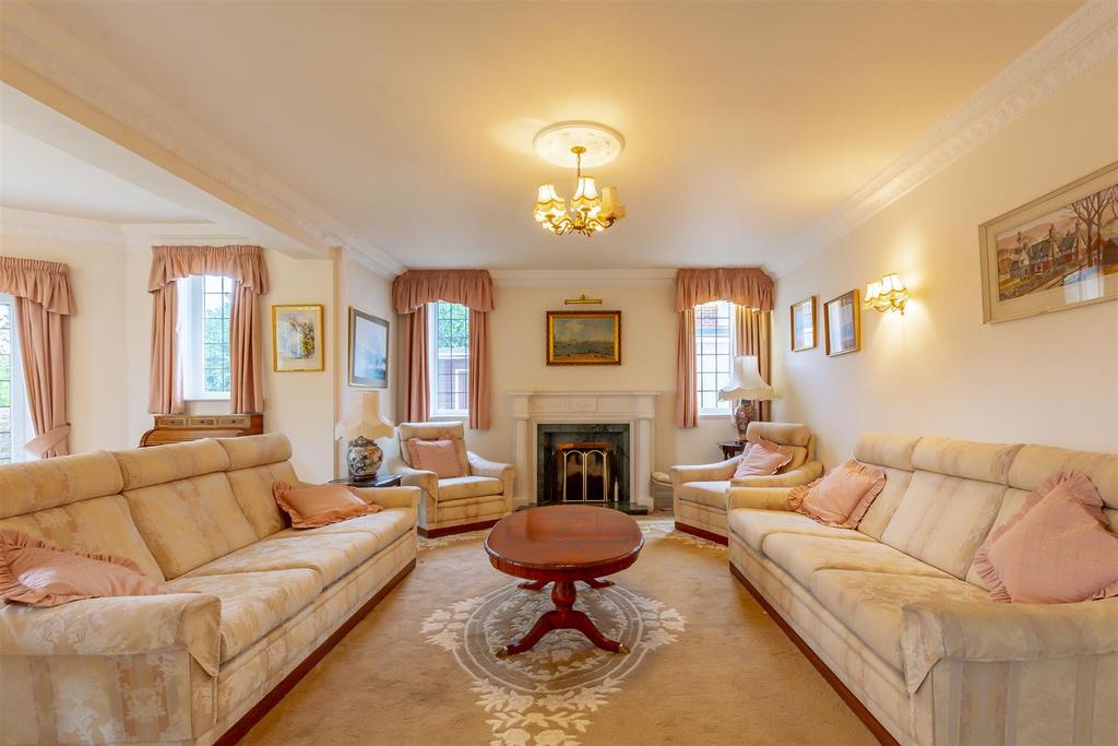 Lounge/Sitting Room
