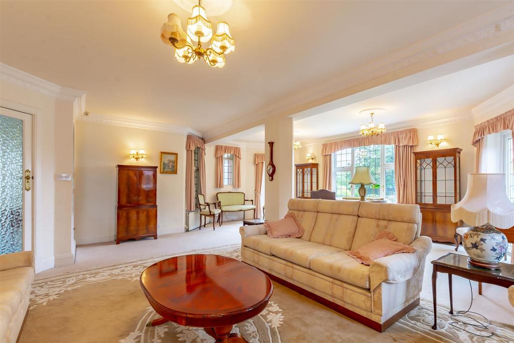 Lounge/Sitting Room