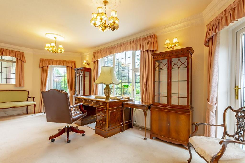 Lounge/Sitting Room