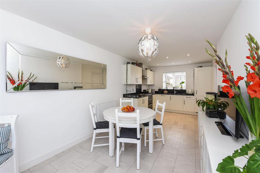 Locks Farm Lane, Chichester 4 bed detached house £599,950