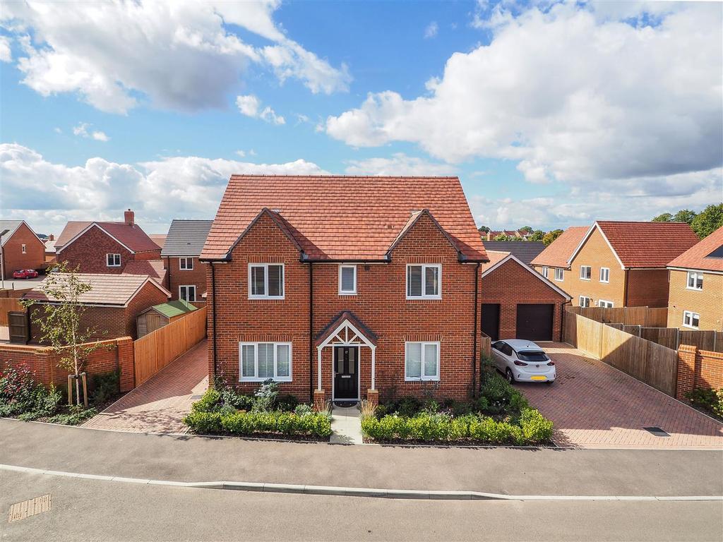 Locks Farm Lane, Chichester 4 bed detached house £599,950
