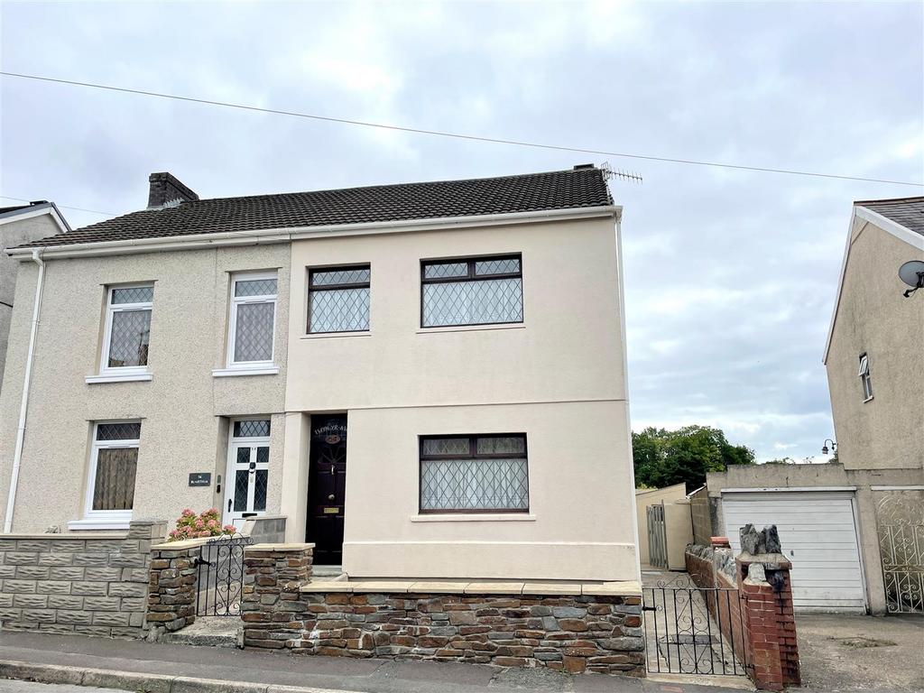 Smiths Road, Birchgrove, Swansea 3 bed semidetached house £175,000