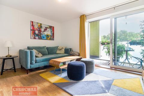3 bedroom flat for sale - Scenix House, 86 Chigwell Road, London