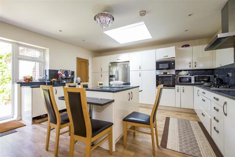 6 bedroom semi-detached house for sale - Great West Road, Osterley