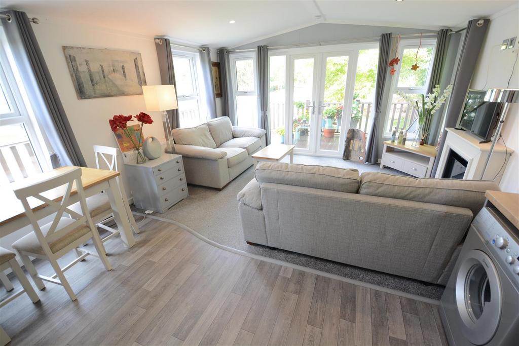 Sycamore Retreat, Moor Lane, Ryther, Tadcaster 2 bed park home for sale