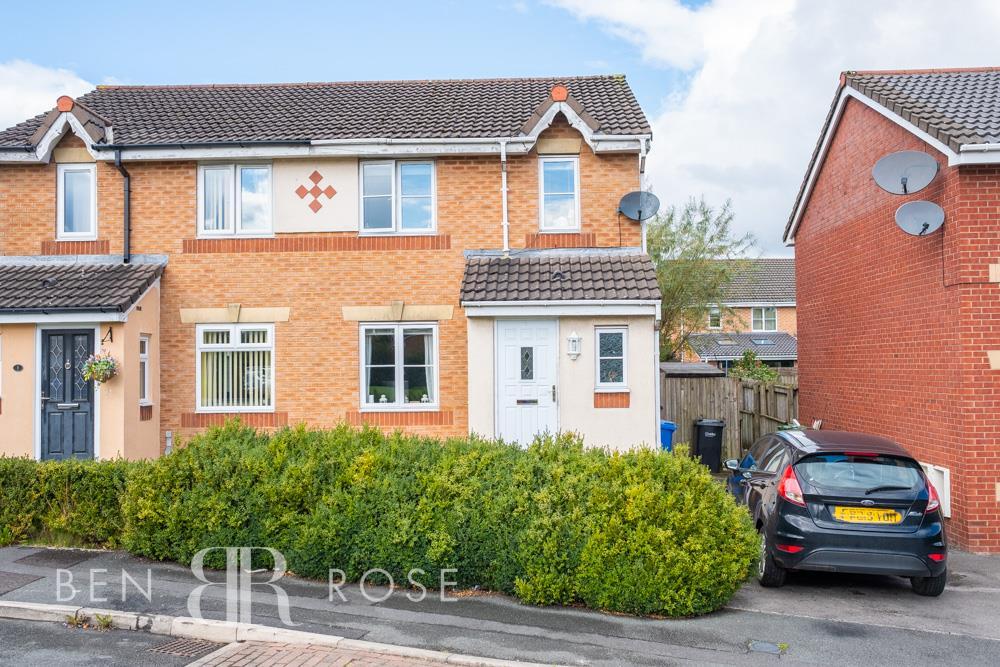 Maplewood Close, Chorley 3 bed semidetached house £149,995