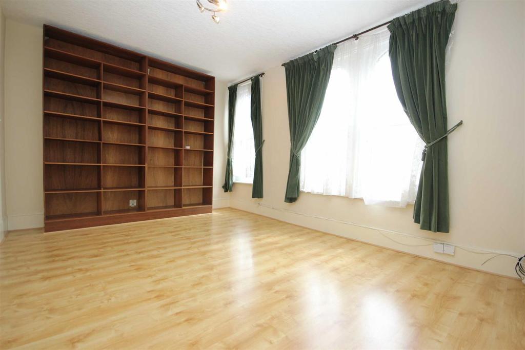Coppermill Lane, Walthamstow E17 2 bed flat £1,450 pcm (£335 pw)