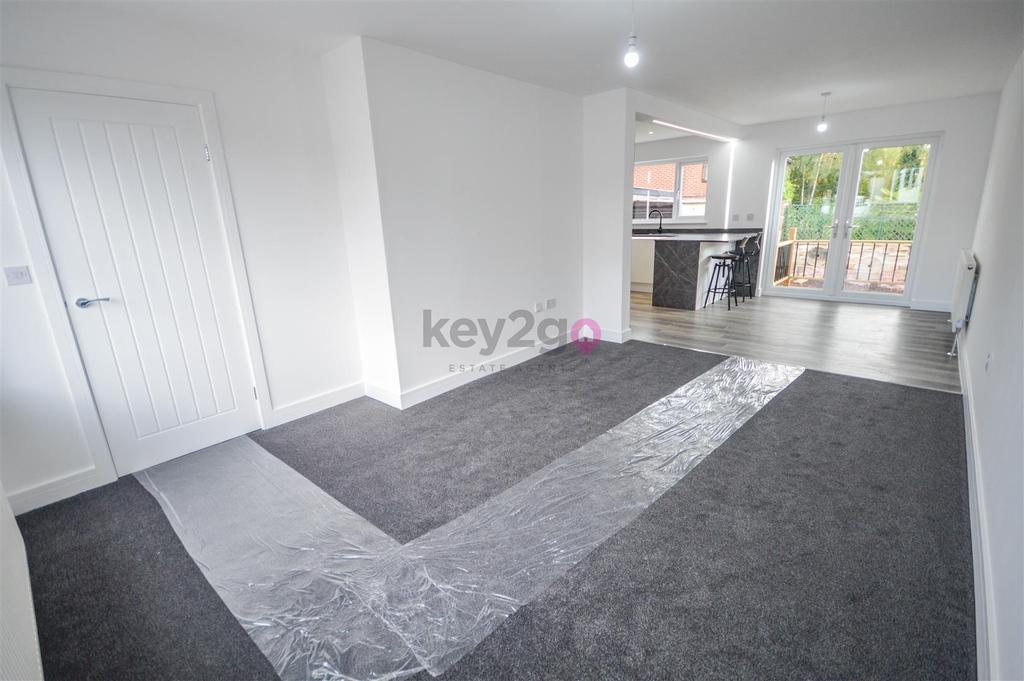 Chestnut Road, Swallownest, Sheffield, S26 3 bed semidetached house