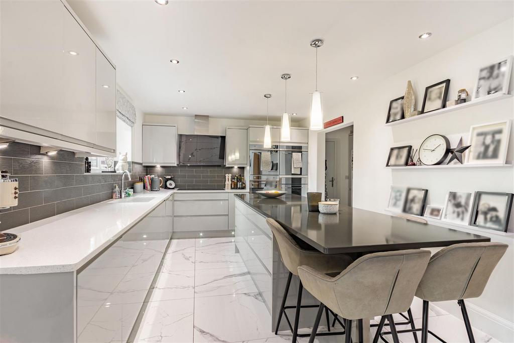 8522912-interior24.jpg