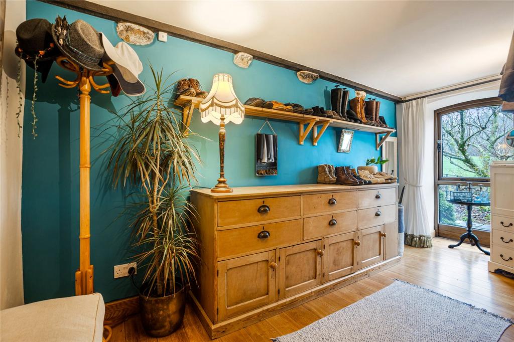 Bed 3/Dressing Rm 2