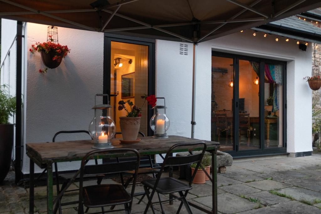 Alfresco Dining