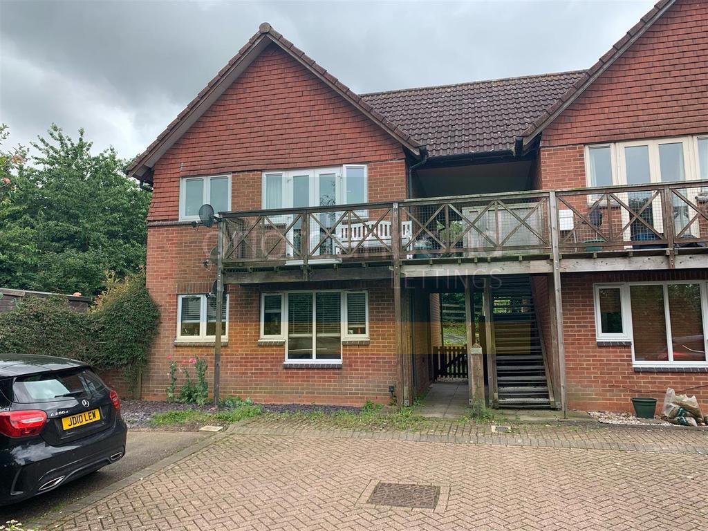 Paynes Drive, Loughton, Milton Keynes... 1 bed £750 pcm (£