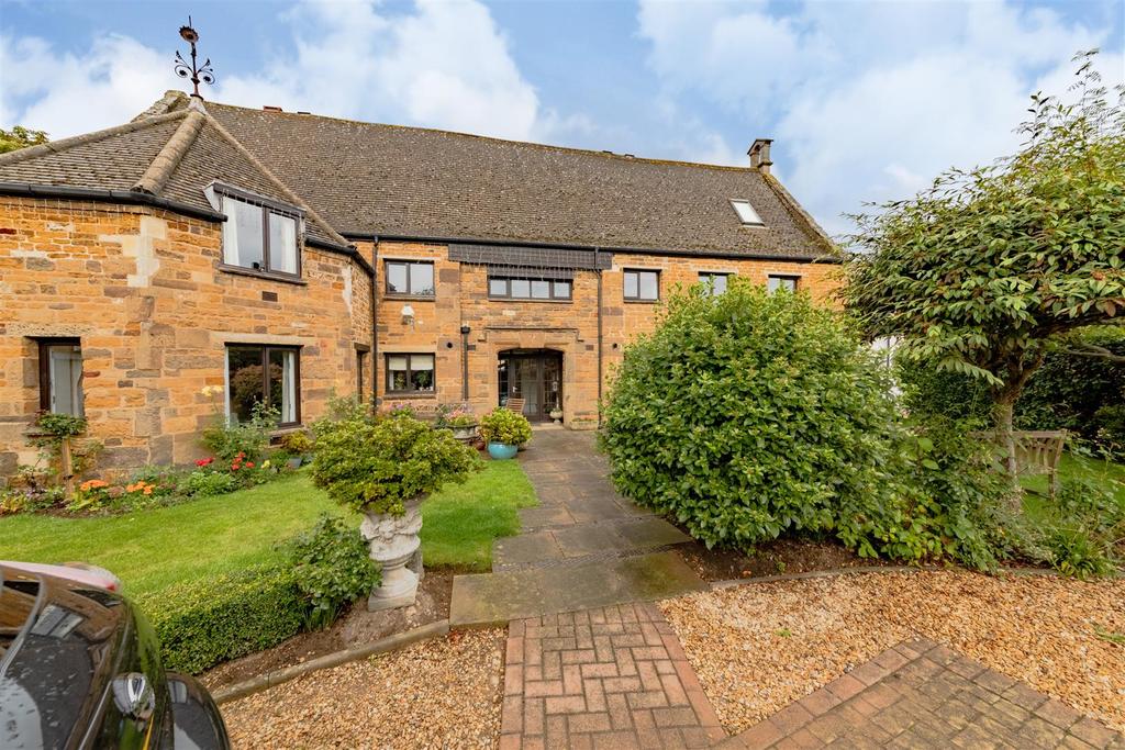 High Street East, Uppingham, Rutland 2 bed apartment for sale £300,000