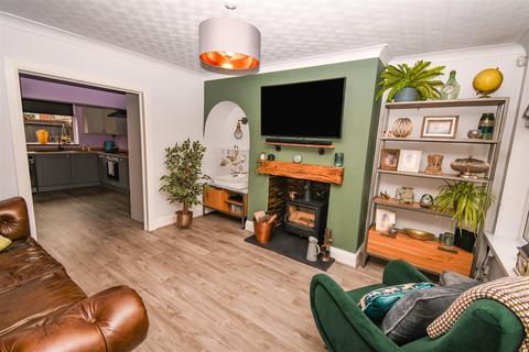 3 bedroom end of terrace house for sale - Meadowbank Road, Hull