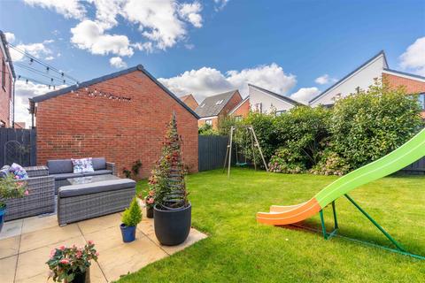 3 bedroom detached house for sale - Esperley Avenue, Great Park, Newcastle Upon Tyne