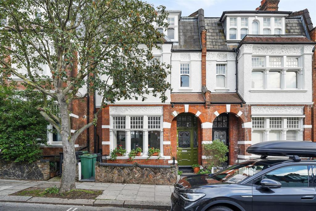 Glenmore Road, Belsize Park, London 6 bed house £13,867 pcm (£3,200 pw)