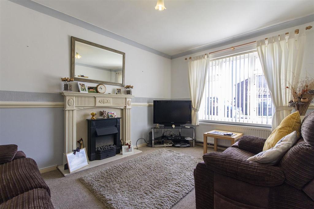 Shirley Close, Holme Hall, Chesterfield 2 bed semidetached house £