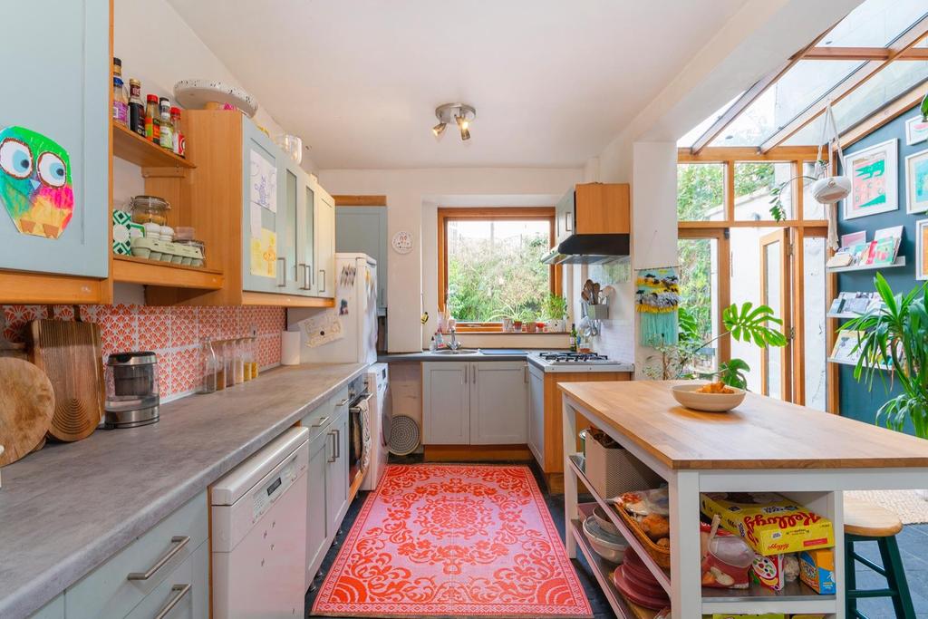 LLIHYRREPREPPU8 - Kitchen F.jpg