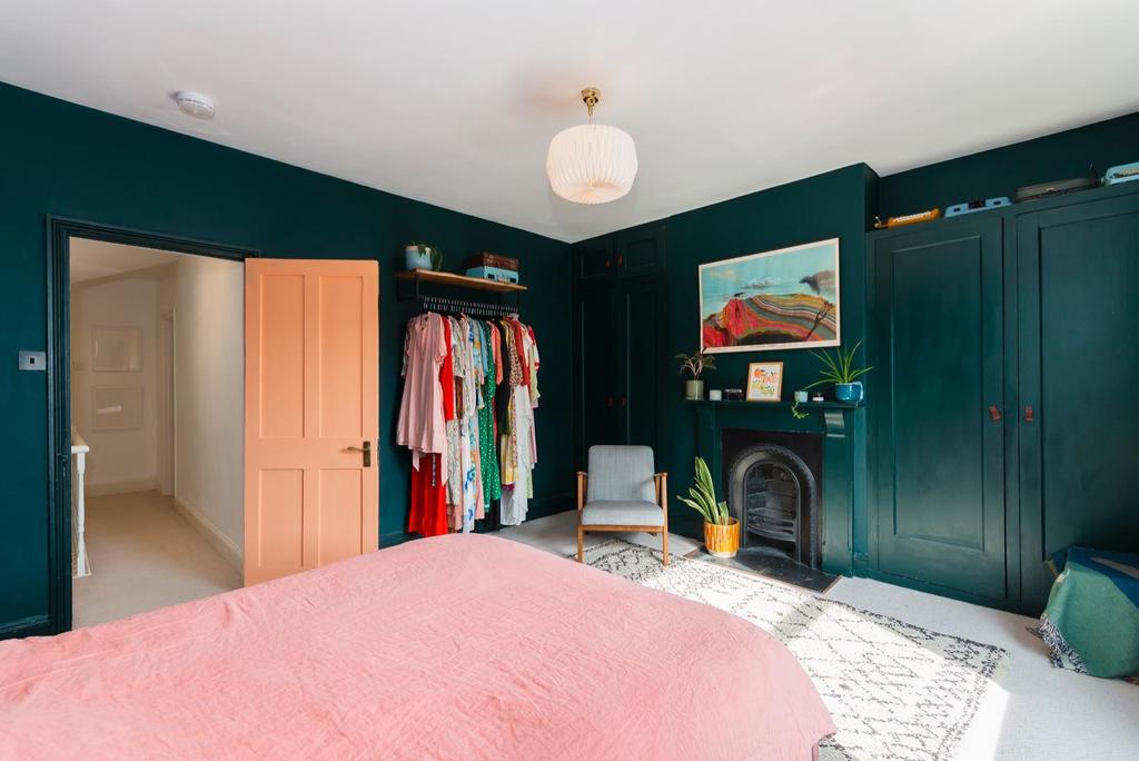 LLIHYRREPREPPU8 - Bedroom L.jpg