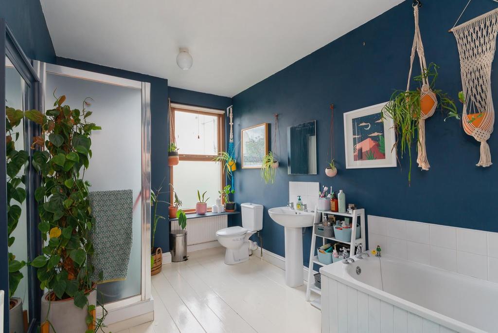 LLIHYRREPREPPU8 - Bathroom C.jpg