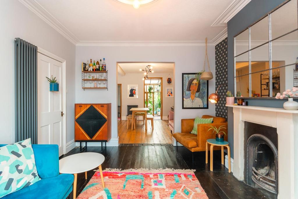 LLIHYRREPREPPU8 - Living Room A.jpg