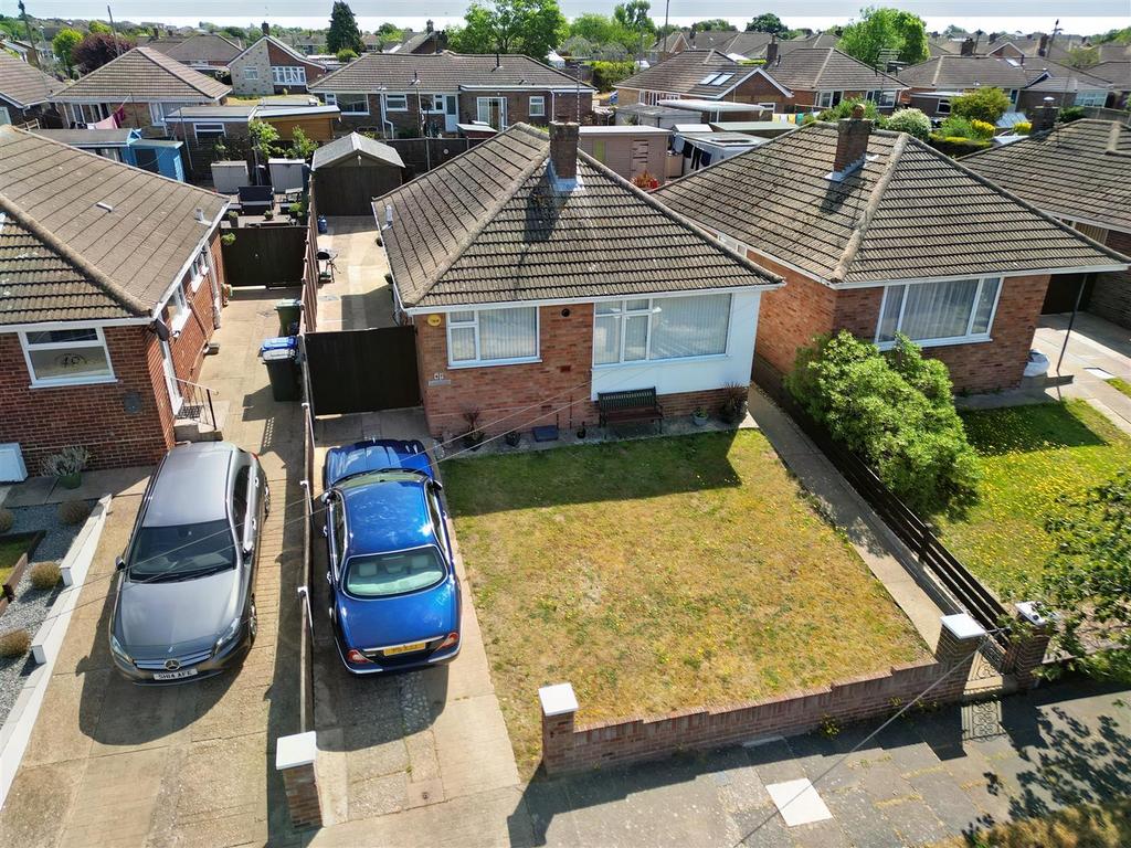 Orford Drive, Oulton Broad 2 bed detached bungalow for sale £265,000