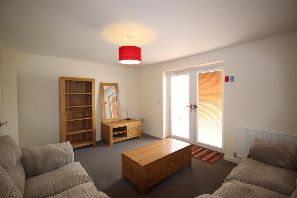 Iris Grove, Darlington 3 bed semidetached house £825 pcm (£190 pw)