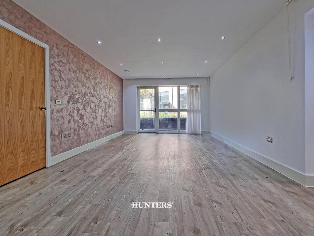 Lyon Road, Harrow 3 bed house £2,750 pcm (£635 pw)