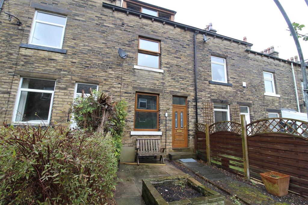 Third Avenue, Savile Park, Halifax 3 bed terraced house £795 pcm (£